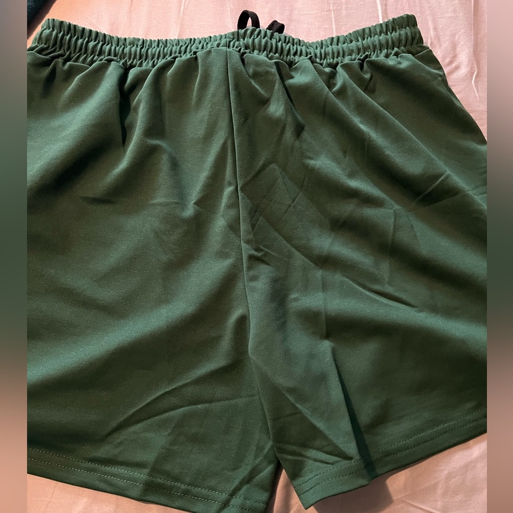 Green comfortable shorts - Picture 5 of 8